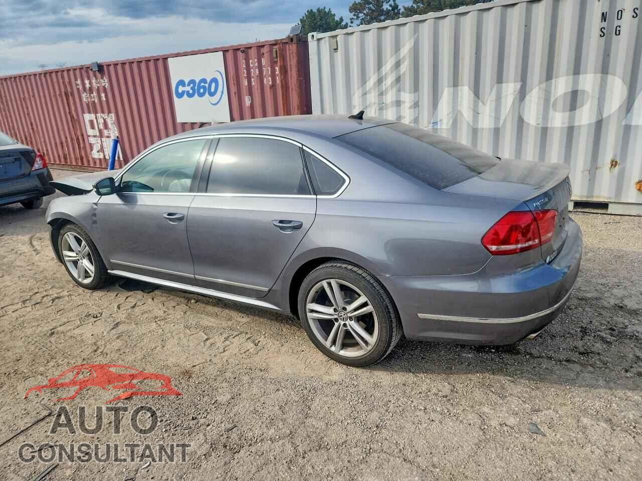 VOLKSWAGEN PASSAT 2015 - 1VWCV7A32FC032565