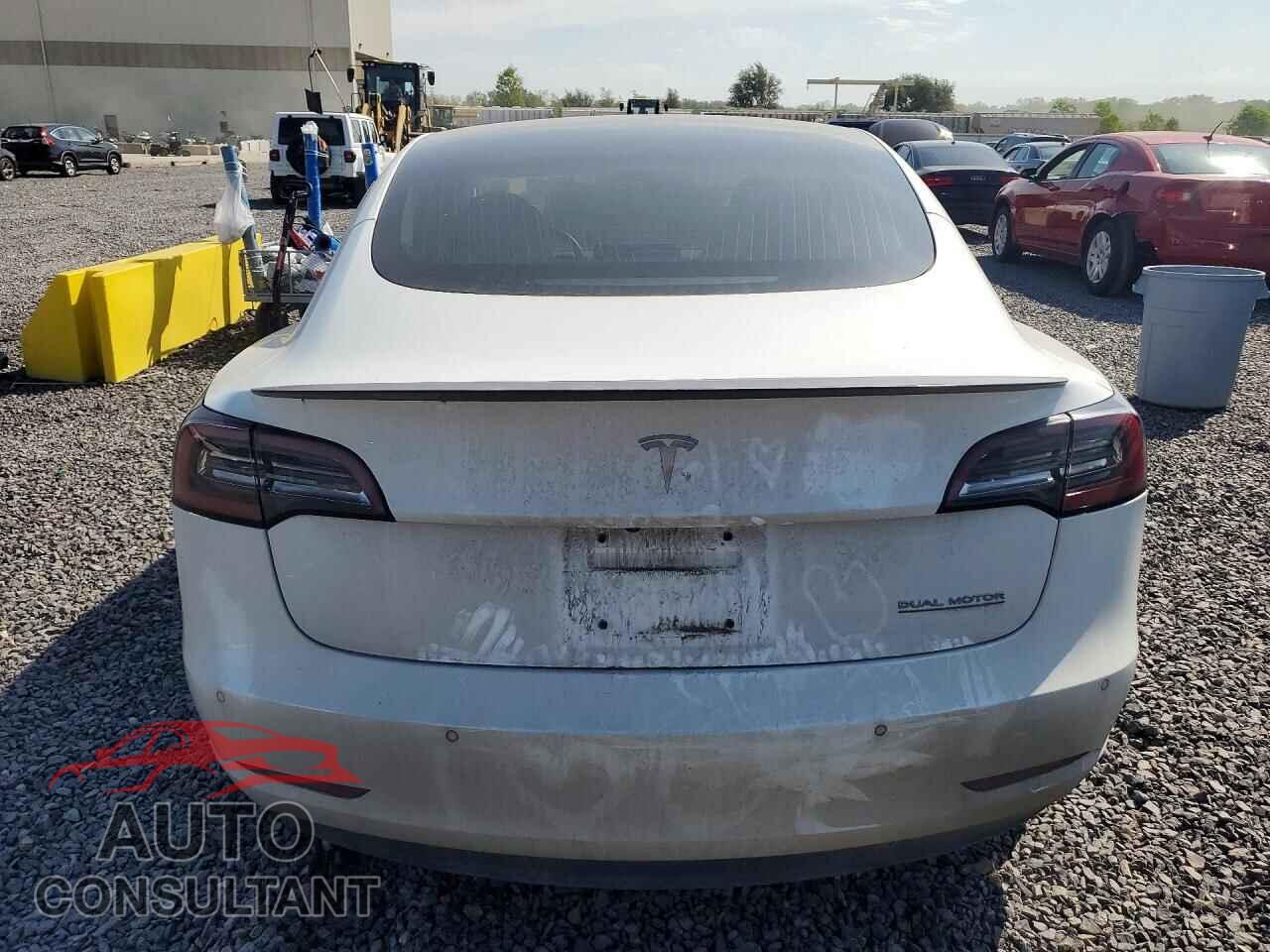 TESLA MODEL 3 2018 - 5YJ3E1EB3JF081352