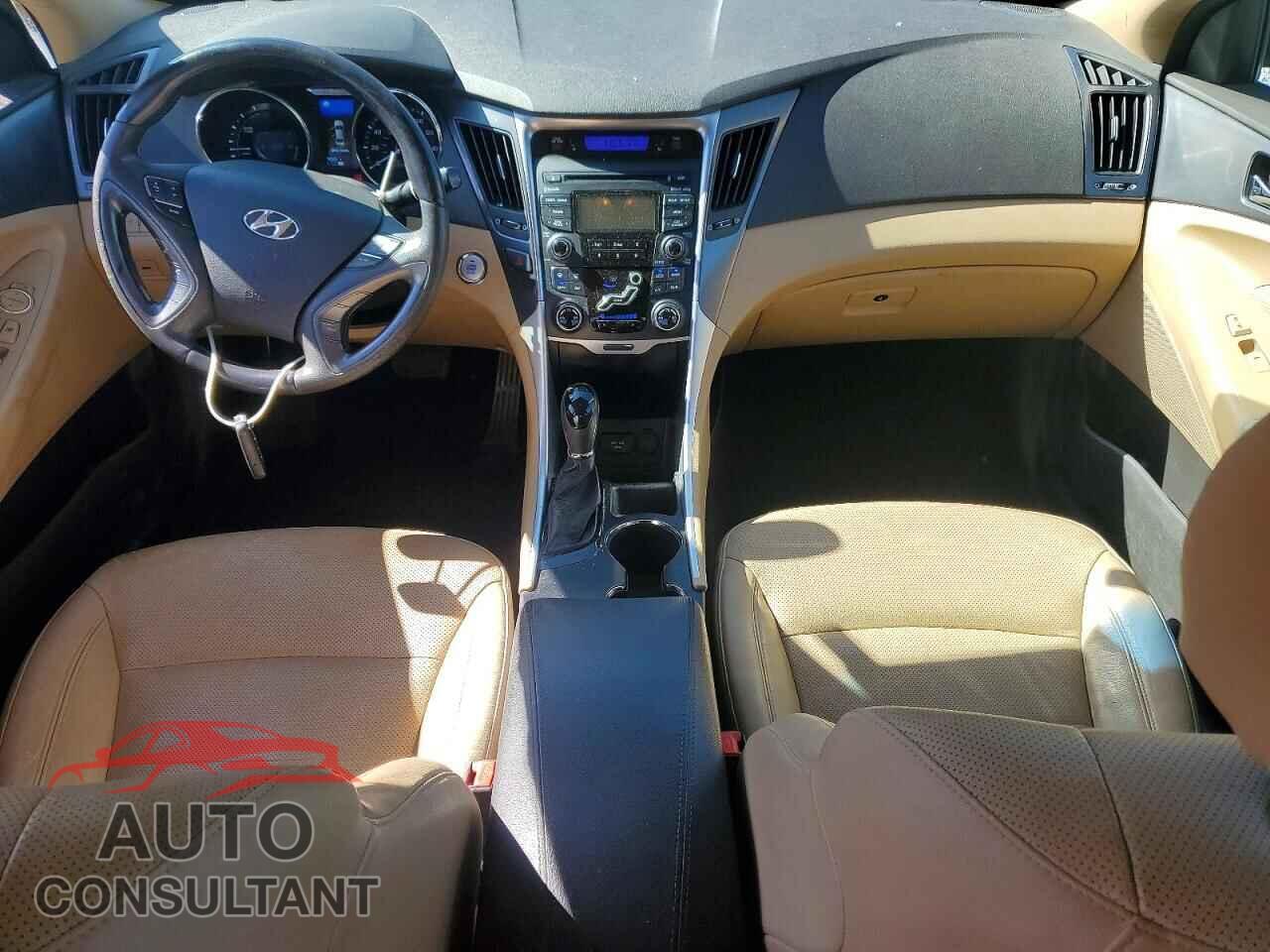 HYUNDAI SONATA 2012 - KMHEC4A47CA025977
