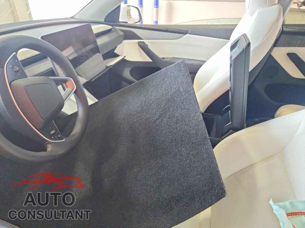 TESLA MODEL Y 2026 - 7SAYGDEE6TA461297