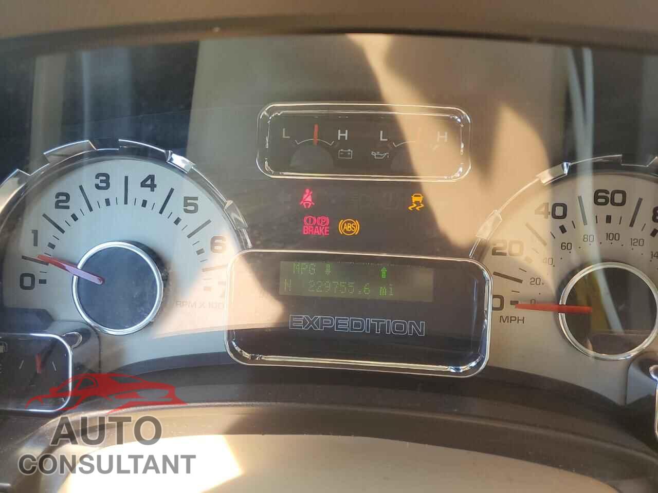 FORD EXPEDITION 2011 - 1FMJU1H58BEF30801