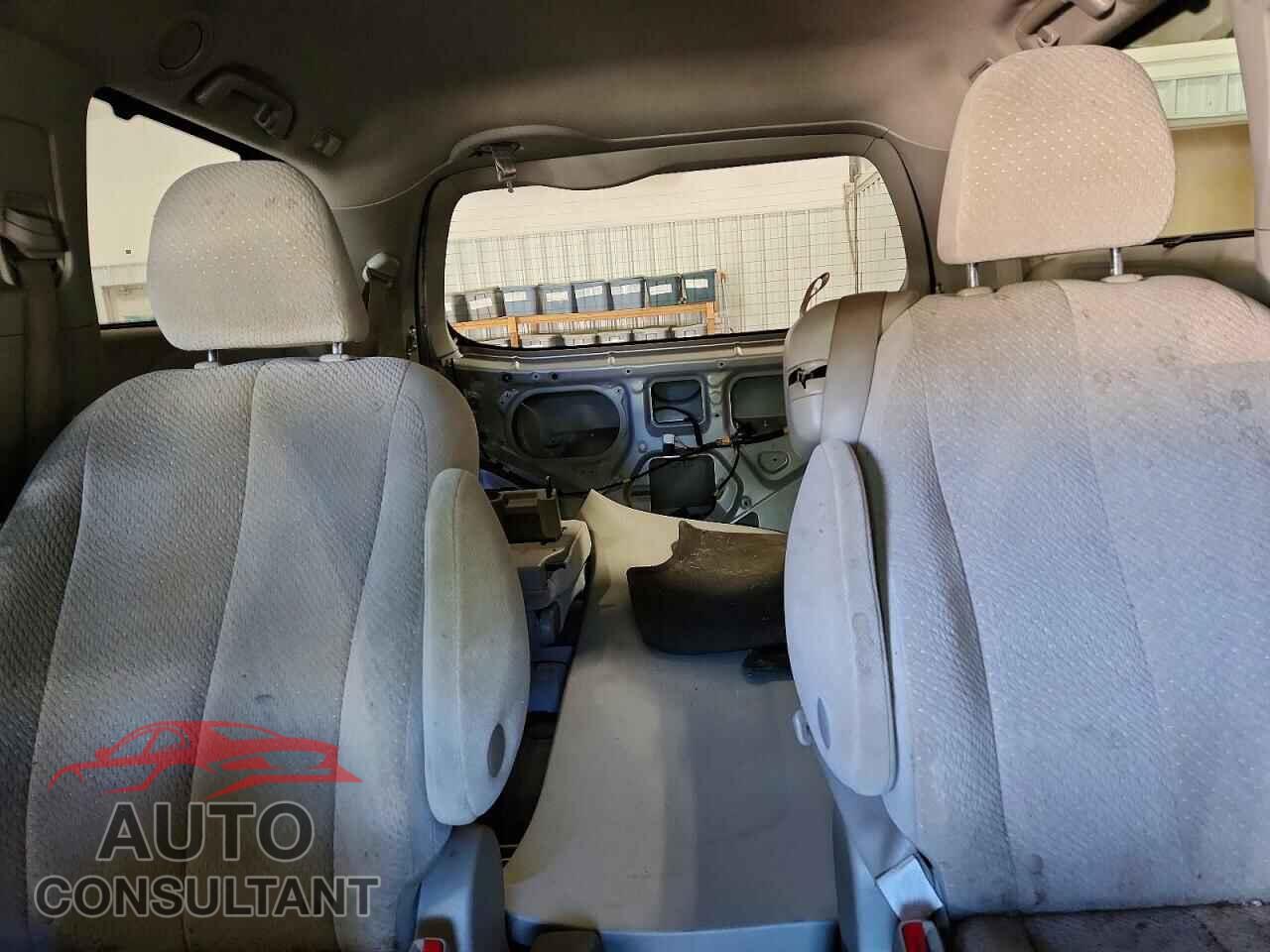 TOYOTA SIENNA 2011 - 5TDKK3DC0BS006616