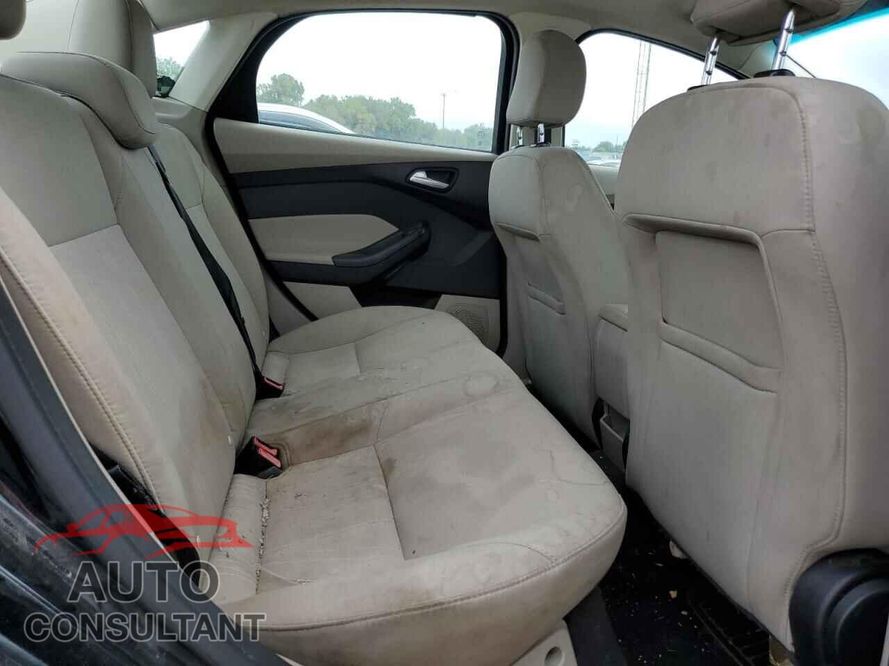 FORD FOCUS 2017 - 1FADP3F27HL259706