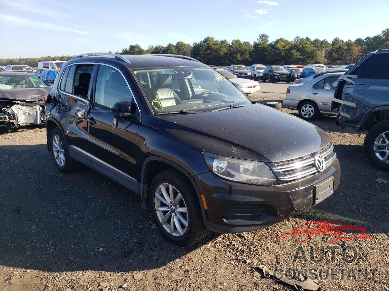 VOLKSWAGEN TIGUAN 2017 - WVGSV7AX0HK012210