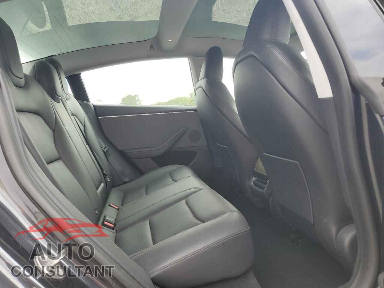 TESLA MODEL 3 2024 - 5YJ3E1EA5RF747243