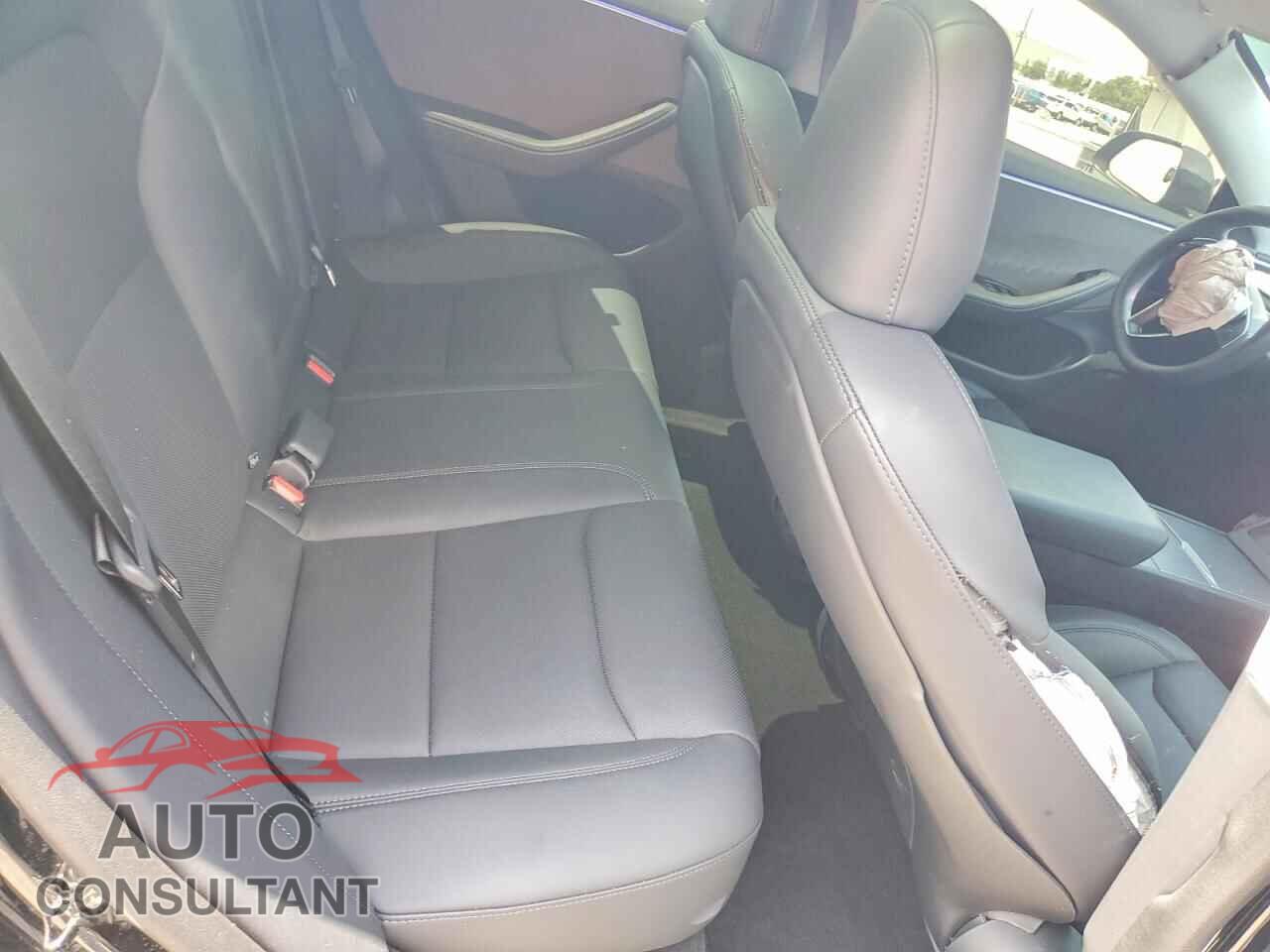 TESLA MODEL 3 2024 - 5YJ3E1EA4RF735407