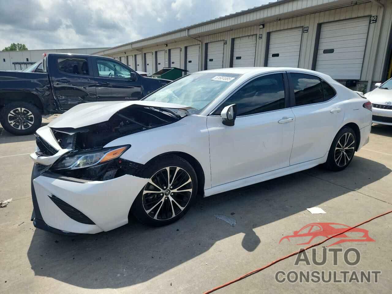 TOYOTA CAMRY 2018 - 4T1B11HK6JU080895