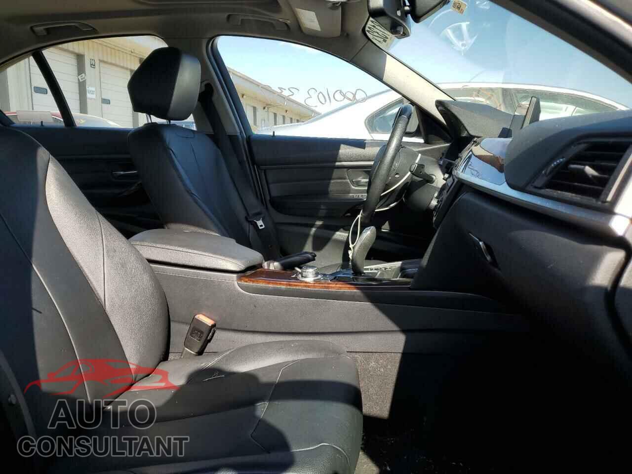 BMW 3 SERIES 2013 - WBA3C3C58DF980218
