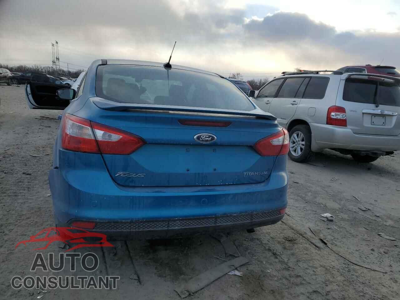 FORD FOCUS 2012 - 1FAHP3J28CL313497