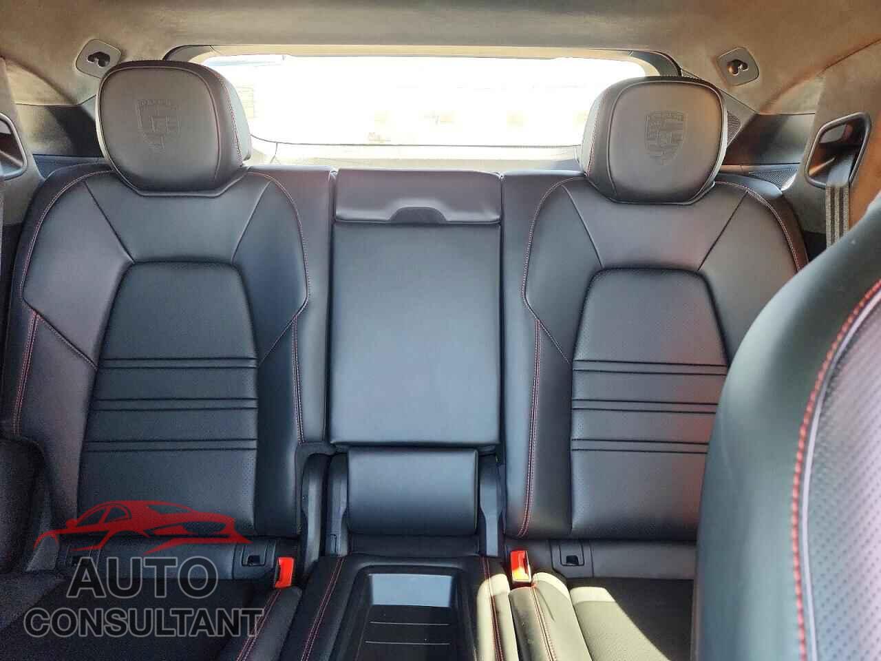 PORSCHE CAYENNE 2024 - WP1BK2AY5RDA72061