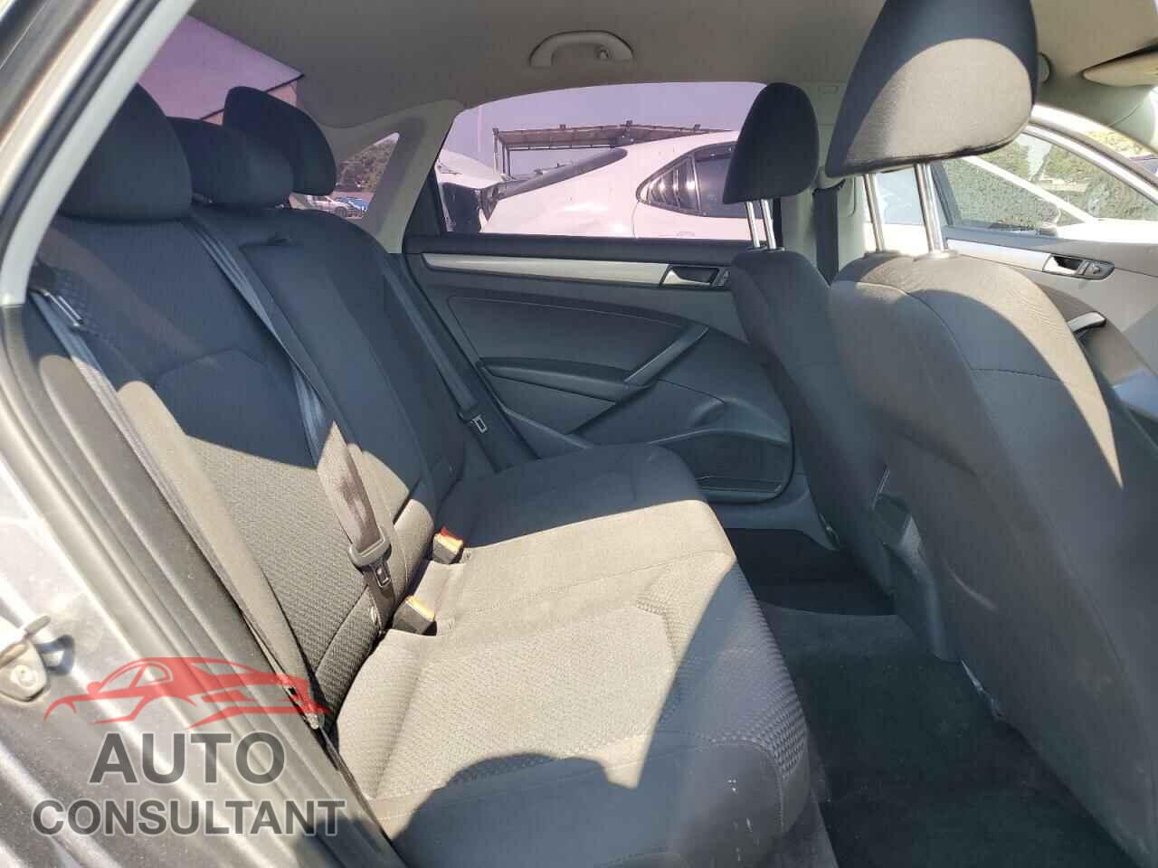 VOLKSWAGEN PASSAT 2015 - 1VWAT7A36FC019654