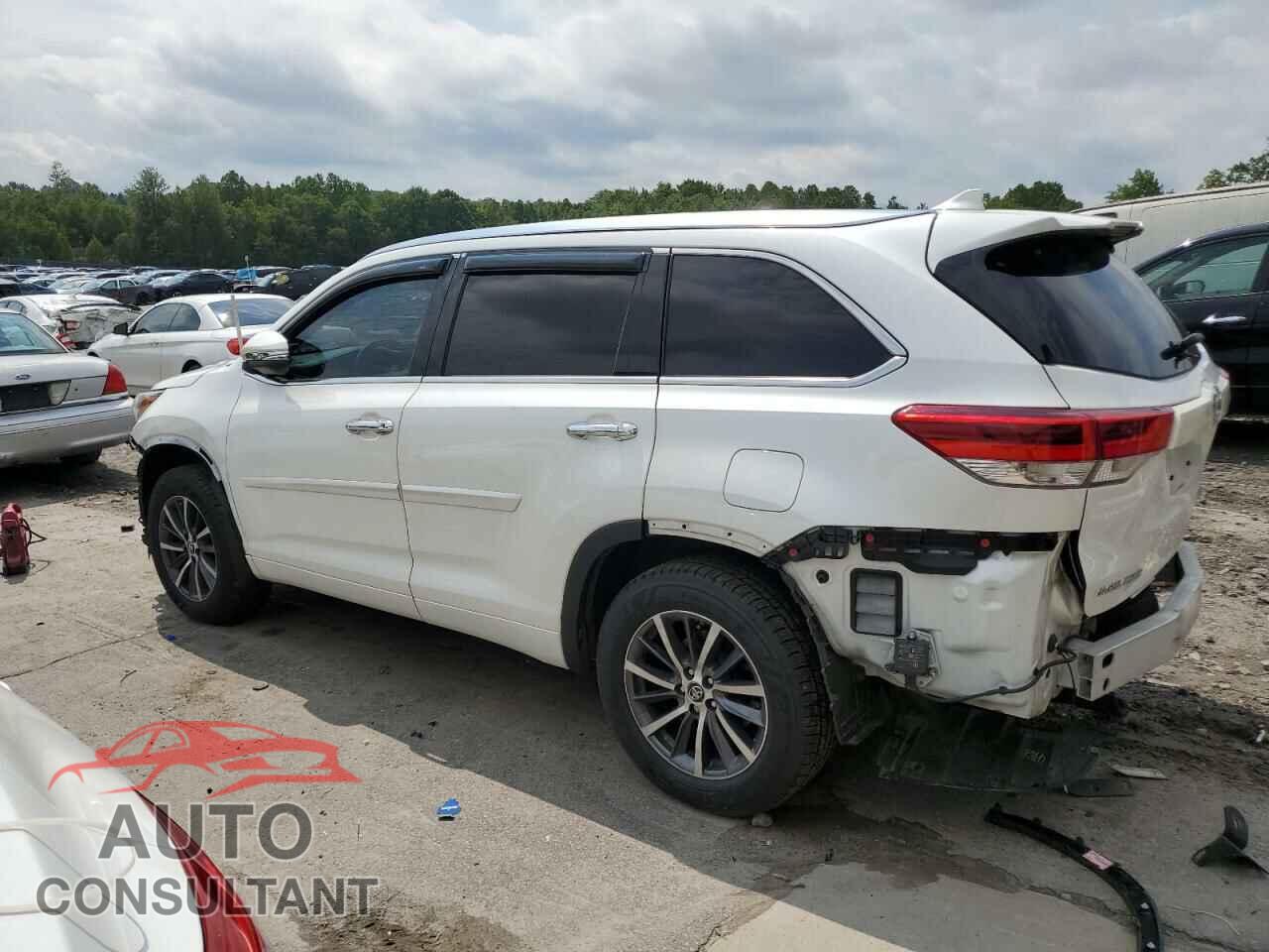 TOYOTA HIGHLANDER 2018 - 5TDJZRFH3JS809132
