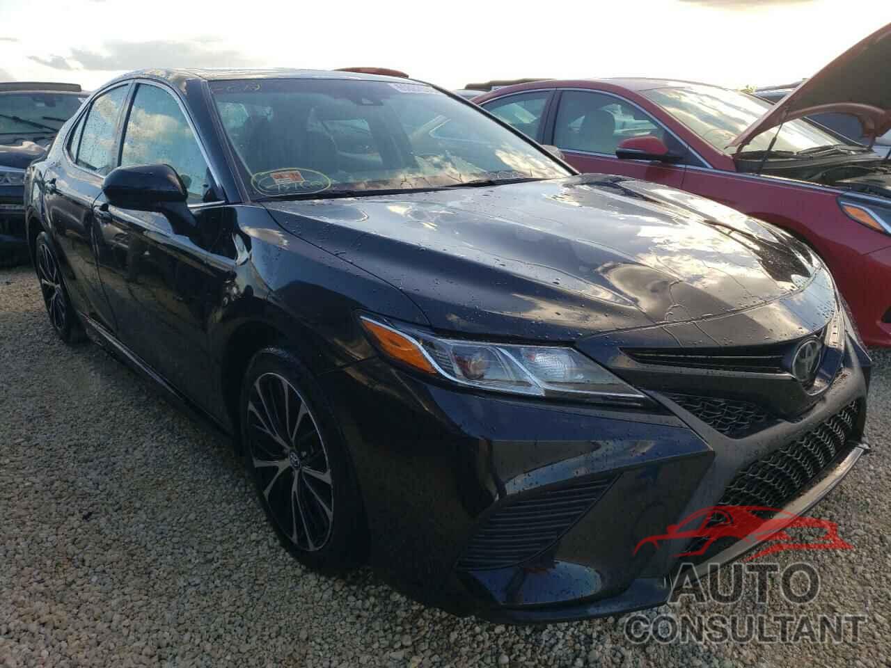 TOYOTA CAMRY 2018 - 4T1B11HK0JU048329