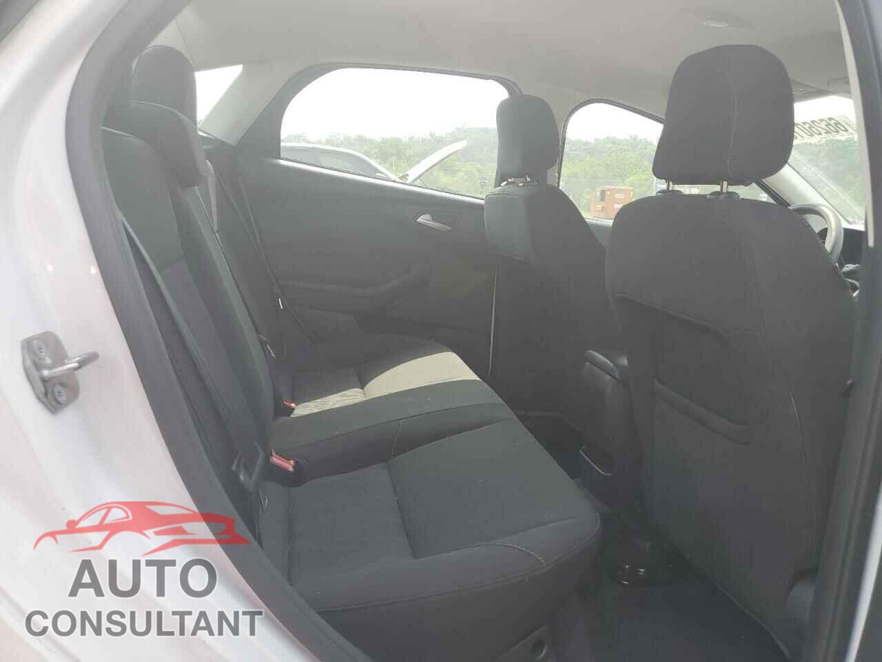 FORD FOCUS 2018 - 1FADP3FE2JL299532