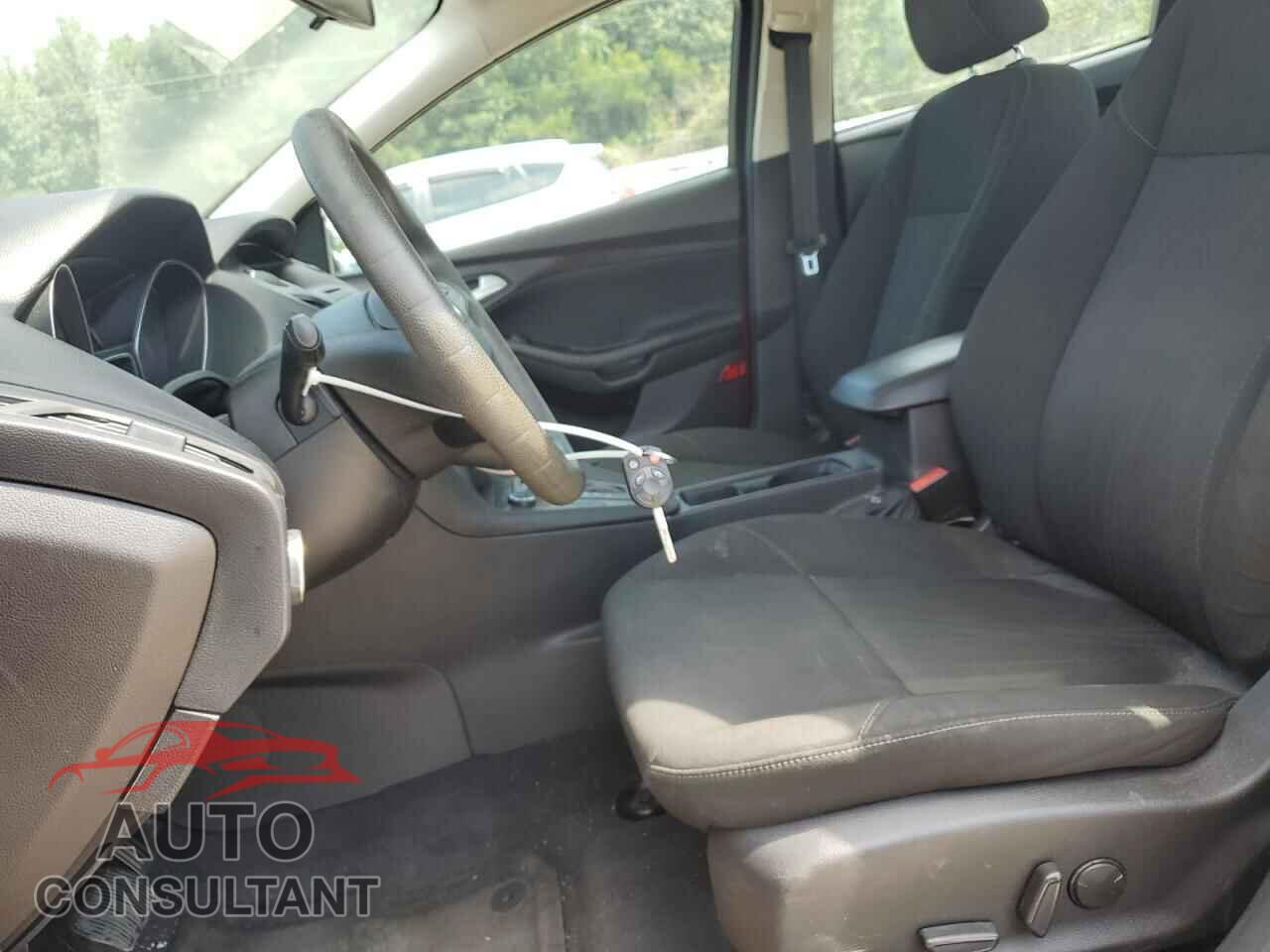 FORD FOCUS 2015 - 1FADP3F23FL252572