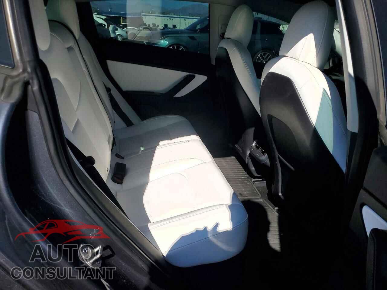 TESLA MODEL 3 2018 - 5YJ3E1EBXJF122334