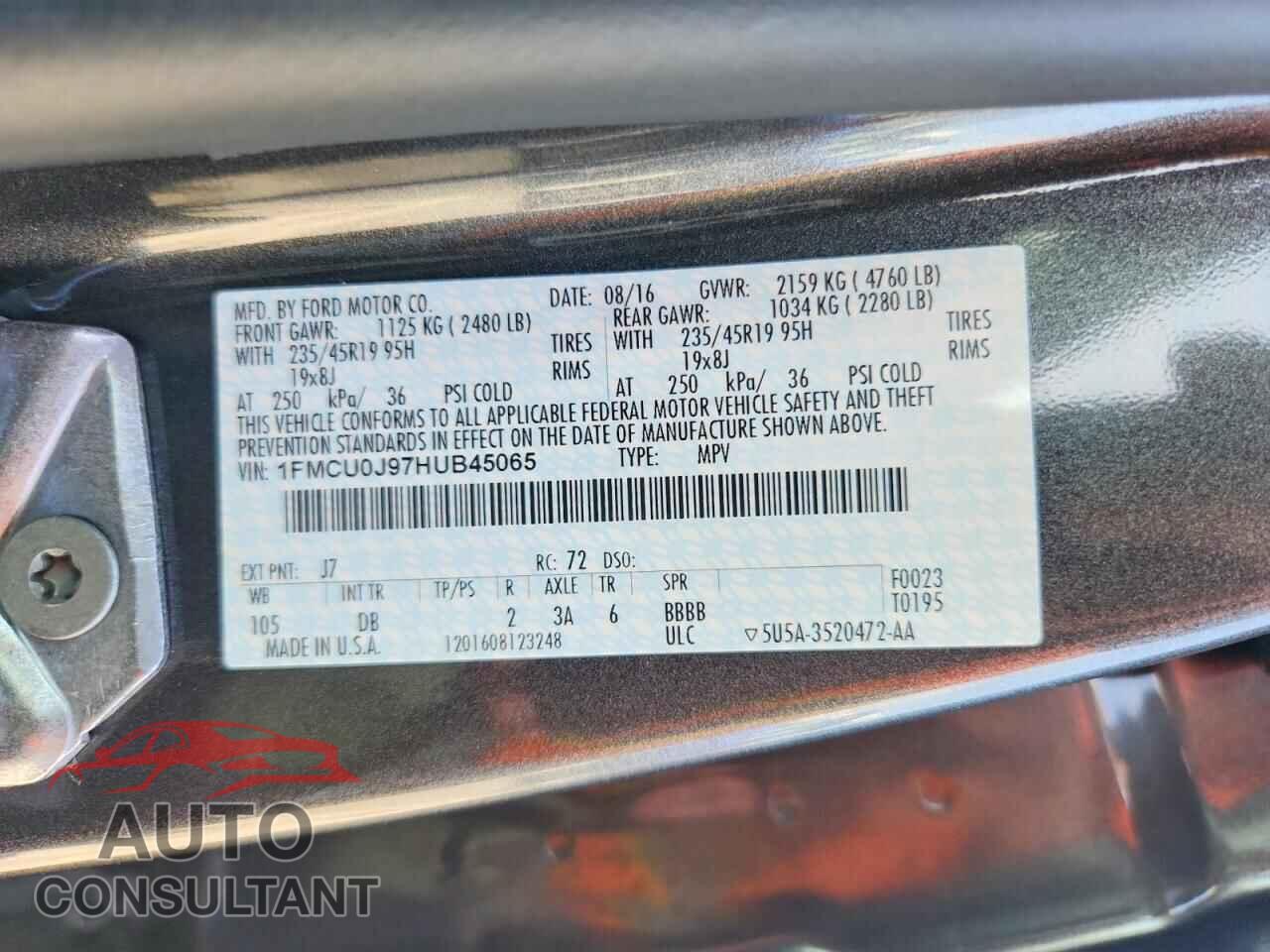 FORD ESCAPE 2017 - 1FMCU0J97HUB45065