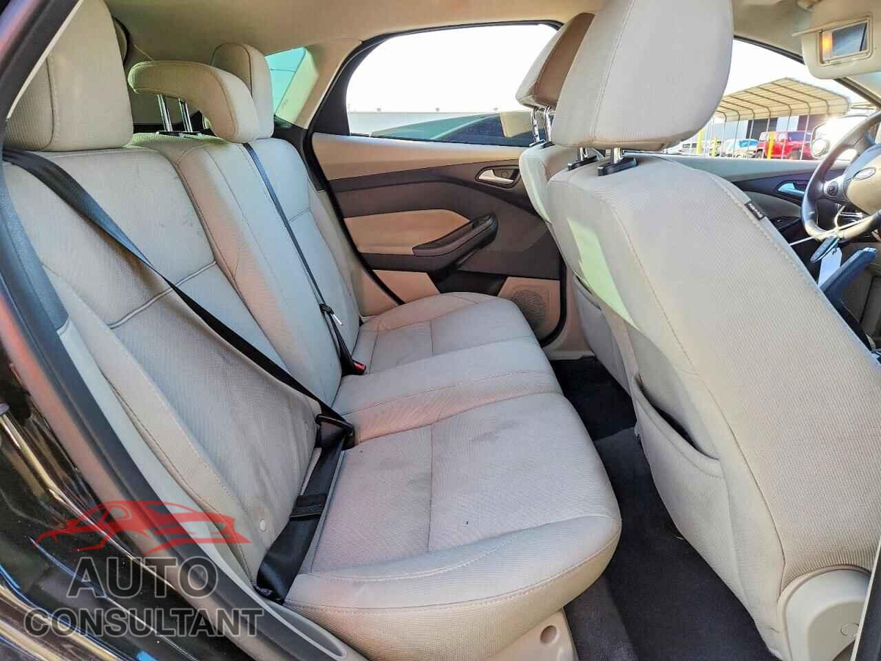 FORD FOCUS 2014 - 1FADP3R44EL260059