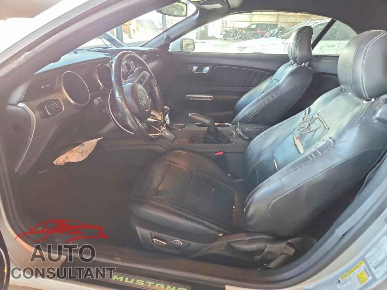 FORD MUSTANG 2018 - 1FATP8UH3J5132610