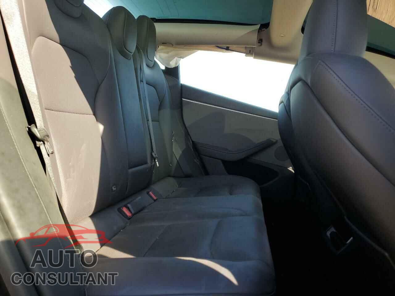 TESLA MODEL 3 2024 - 5YJ3E1EA8RF743638