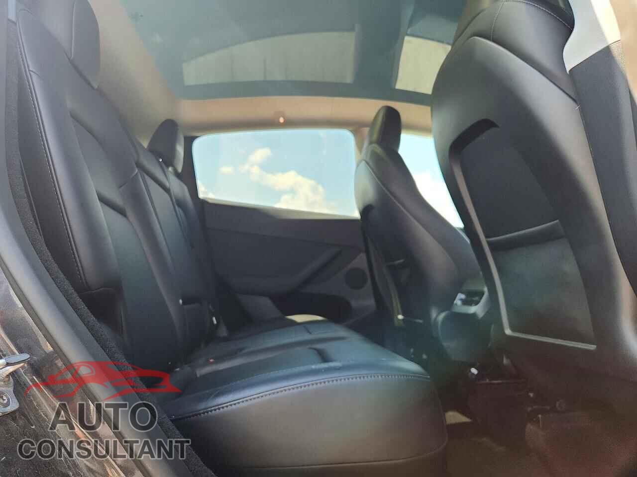 TESLA MODEL Y 2024 - 7SAYGDED7RF093246