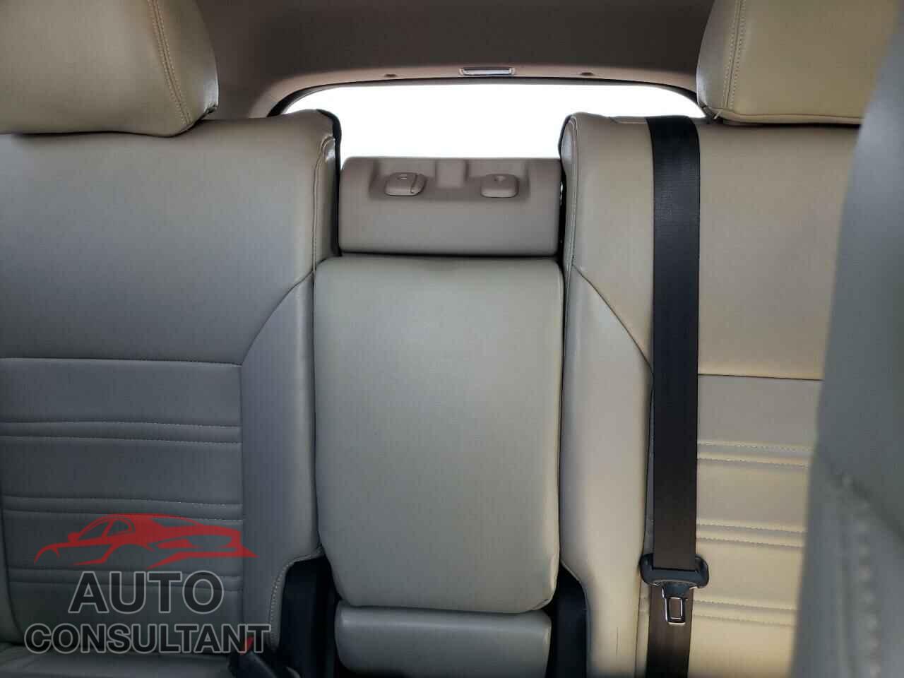 KIA SORENTO 2017 - 5XYPG4A33HG303872
