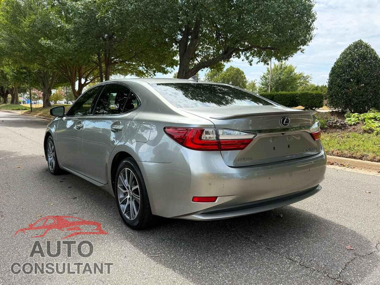 LEXUS ES300 2018 - JTHBW1GG1J2177385