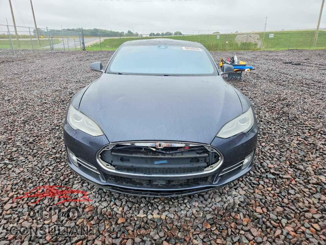 TESLA MODEL S 2015 - 5YJSA1H28FF083074