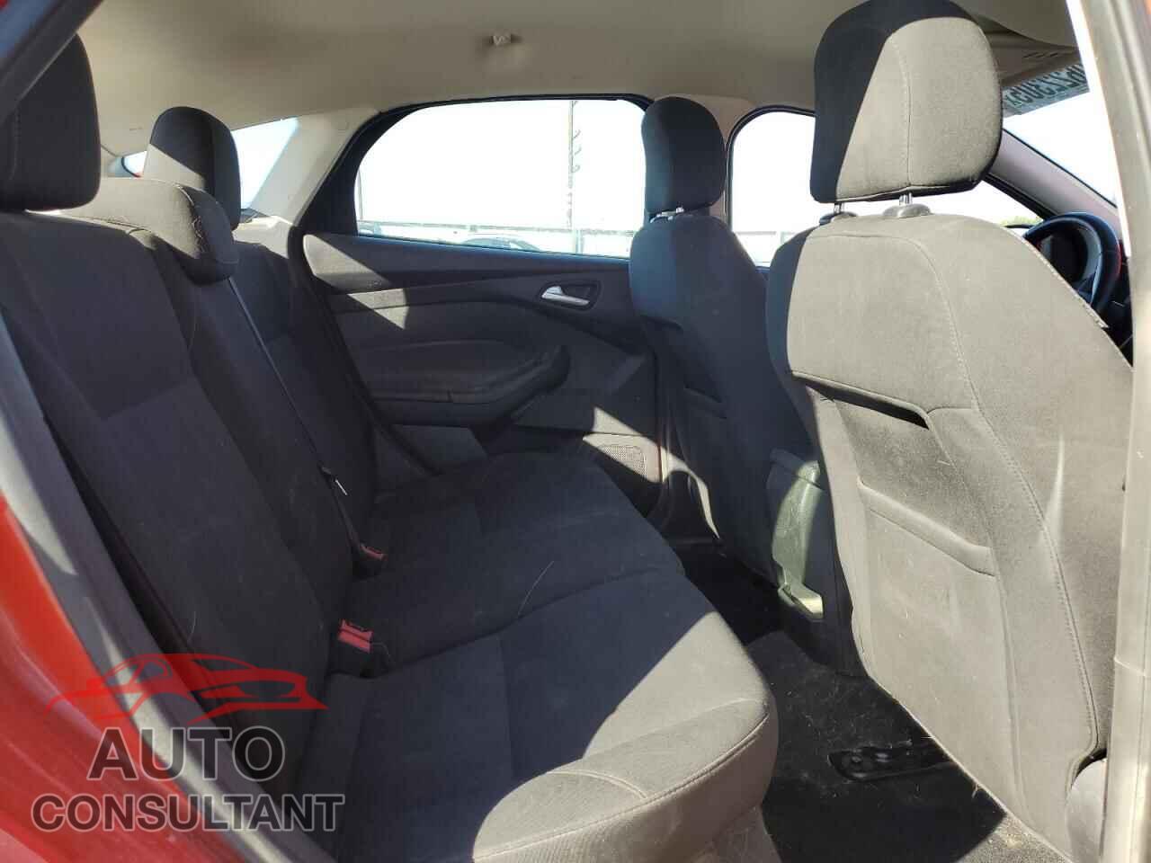FORD FOCUS 2015 - 1FADP3K22FL374989