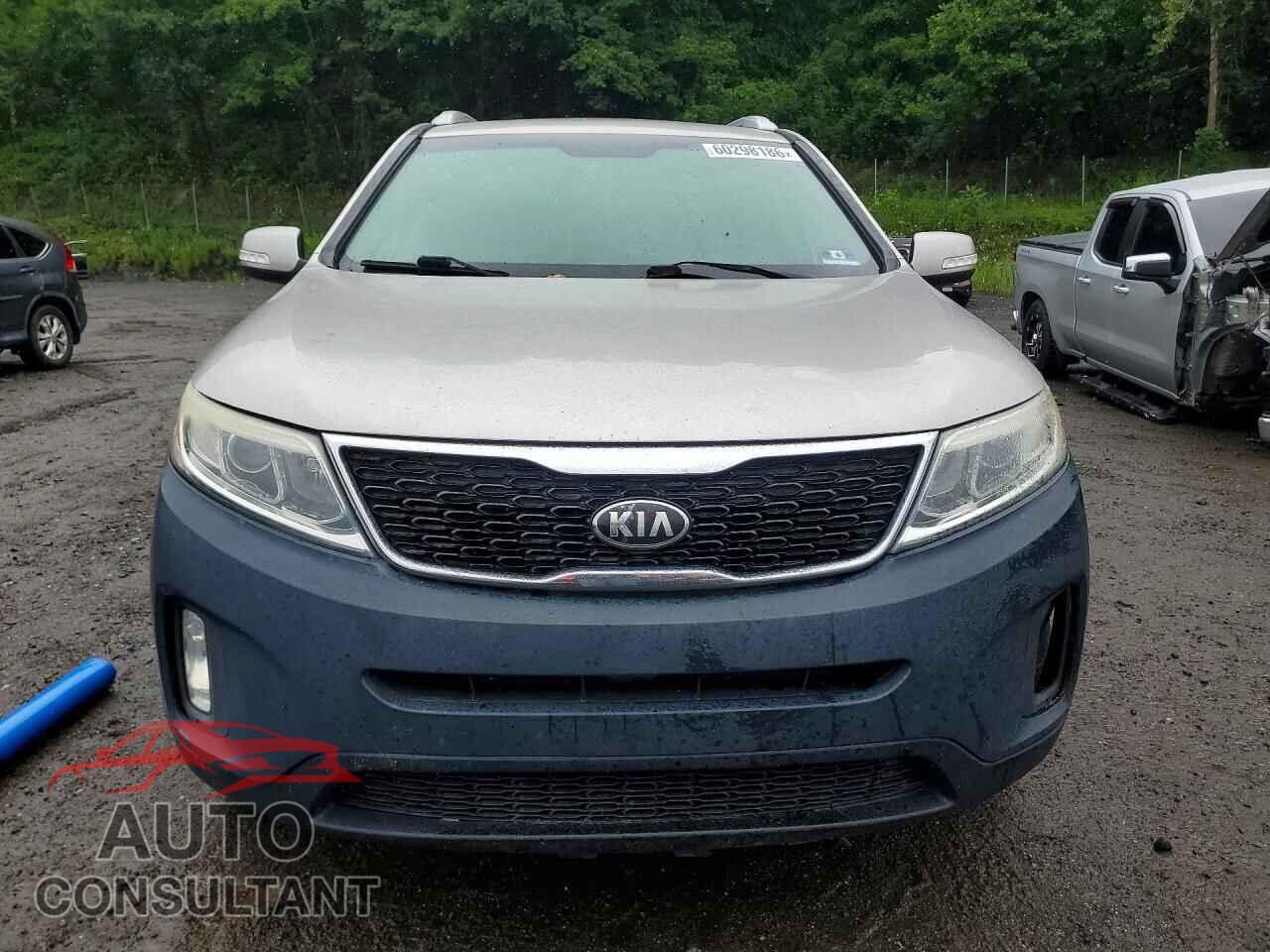 KIA SORENTO 2015 - 5XYKT3A66FG628152