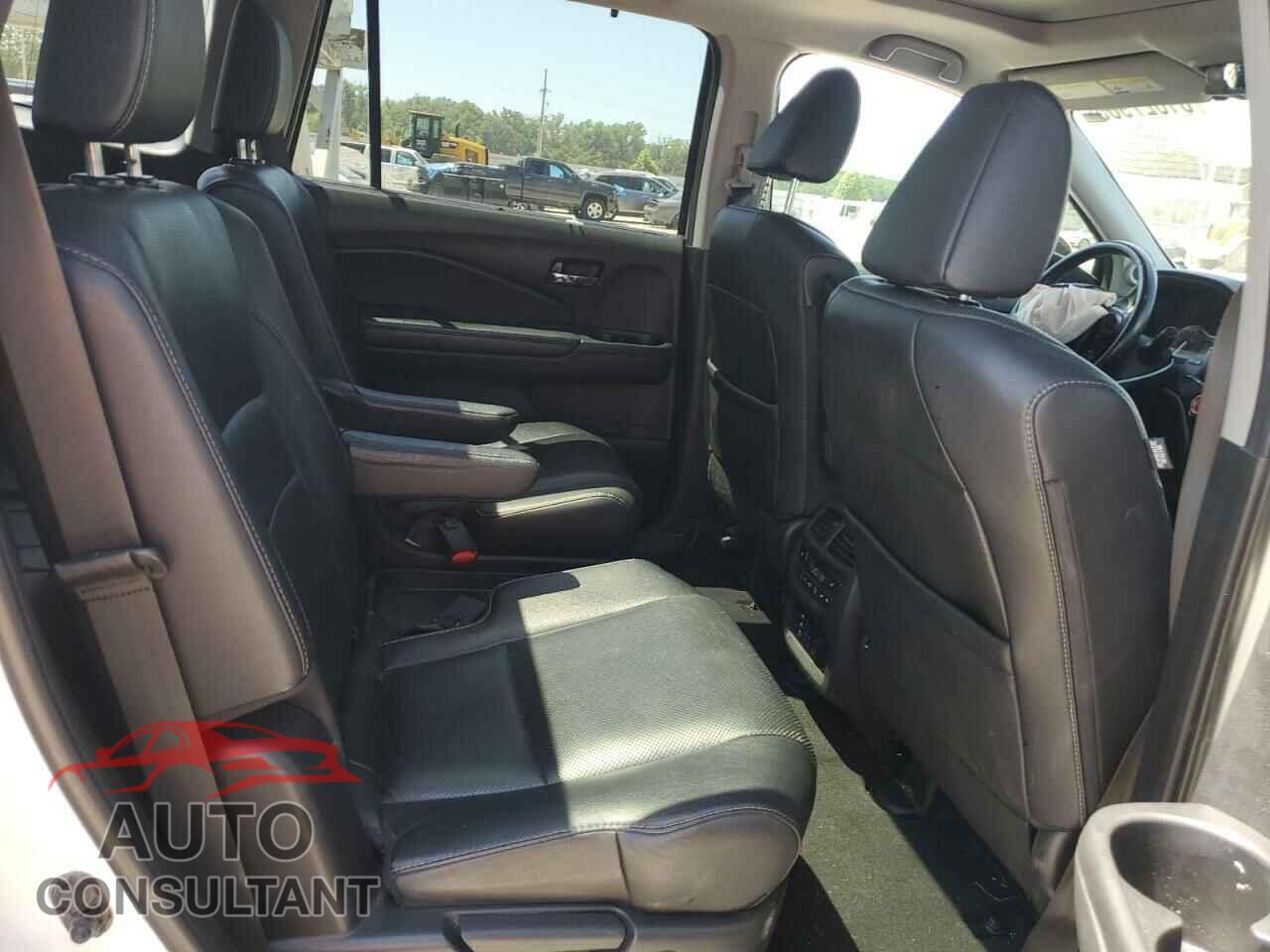 HONDA PILOT 2017 - 5FNYF6H02HB090919