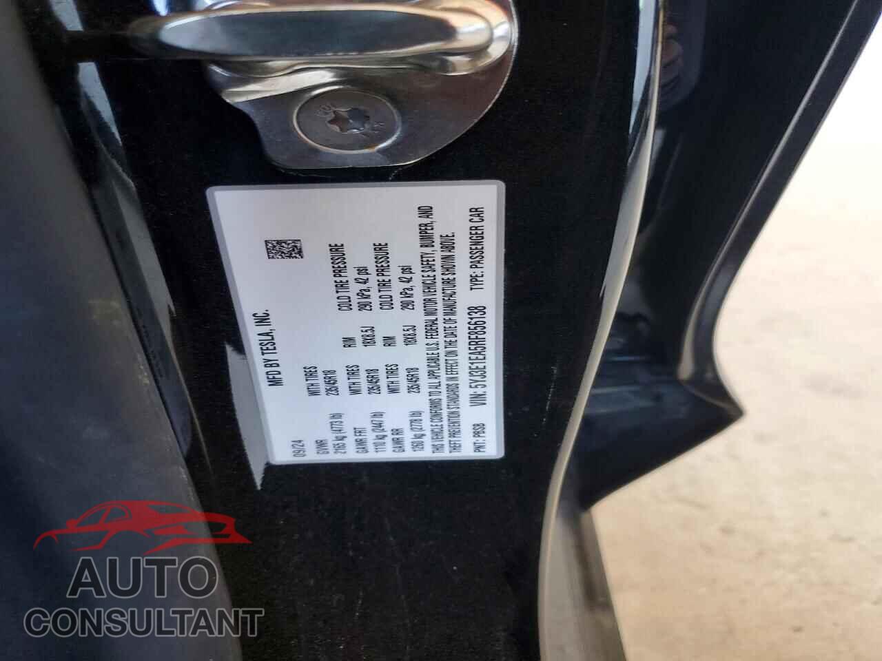 TESLA MODEL 3 2024 - 5YJ3E1EA5RF856138
