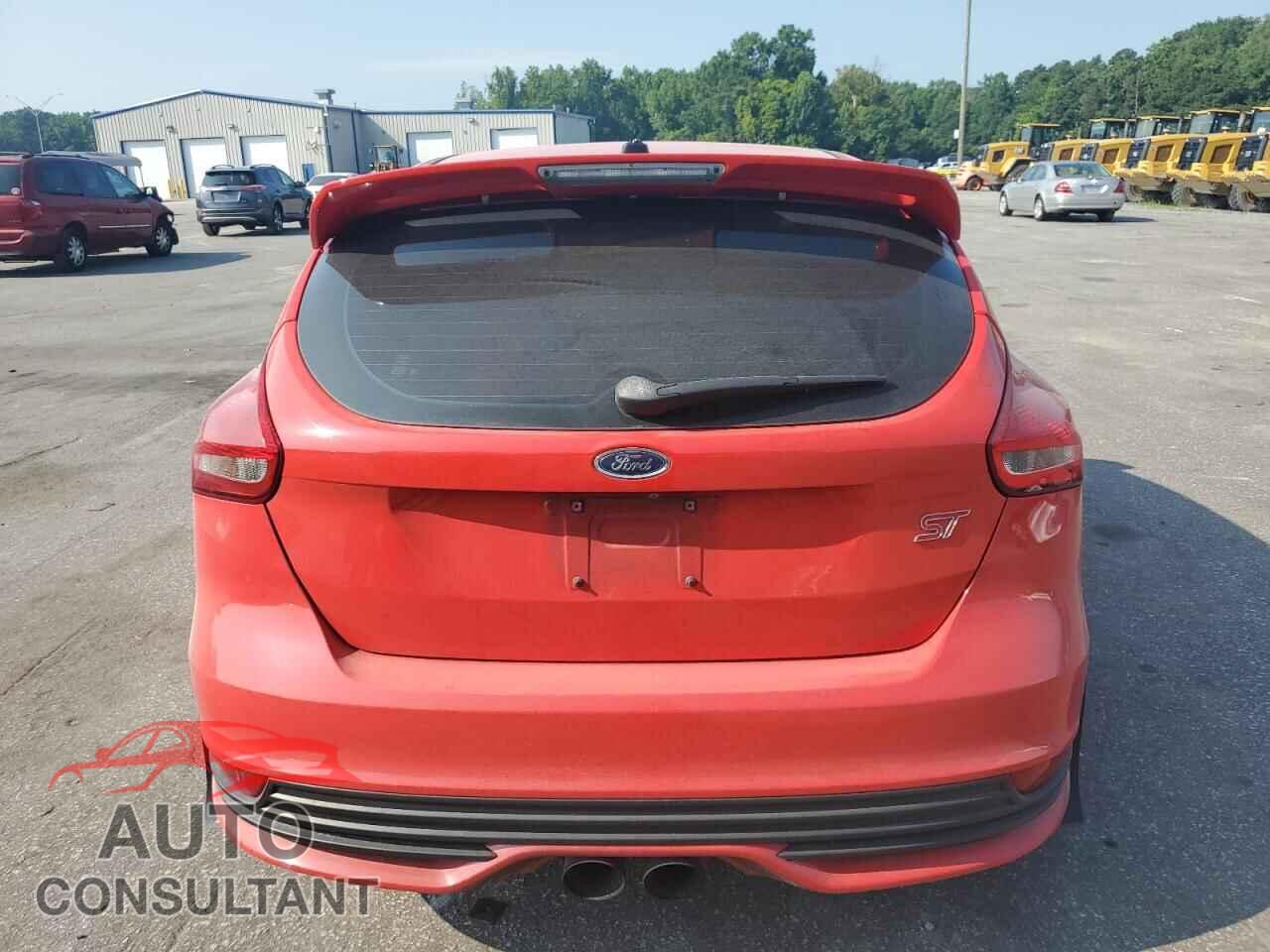 FORD FOCUS 2017 - 1FADP3L94HL276352