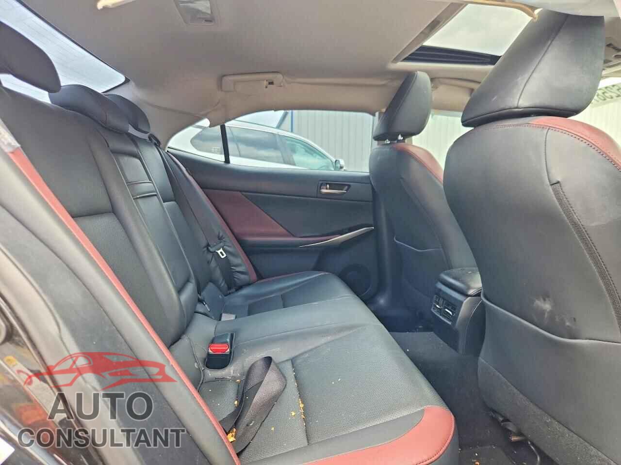LEXUS IS 2018 - JTHBA1D29J5069053