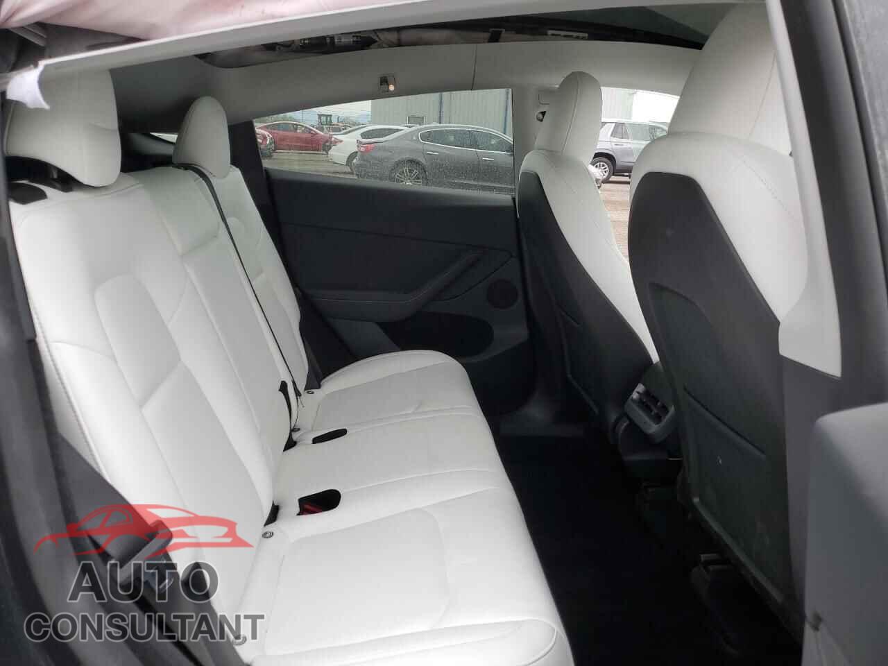 TESLA MODEL Y 2024 - 7SAYGDED7RF120011