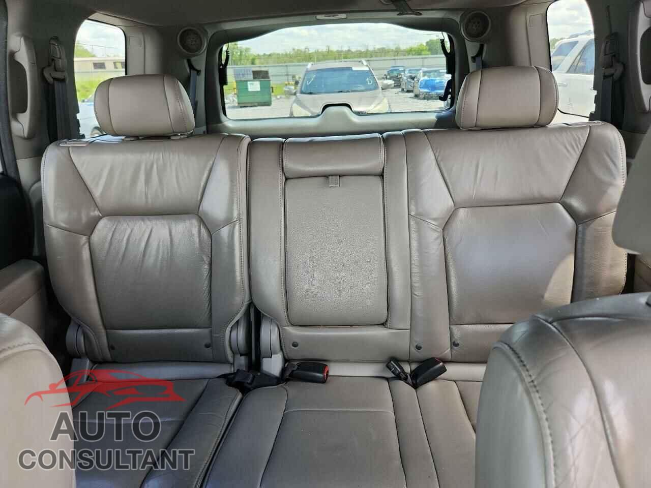 HONDA PILOT 2011 - 5FNYF4H74BB102285