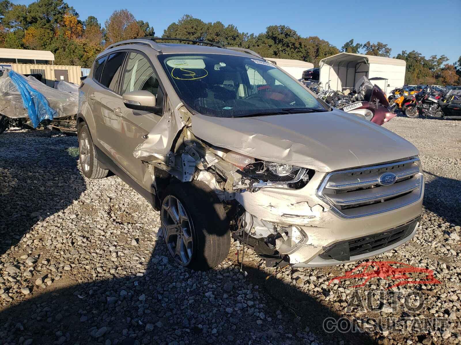 FORD ESCAPE 2017 - 1FMCU0J96HUE01017