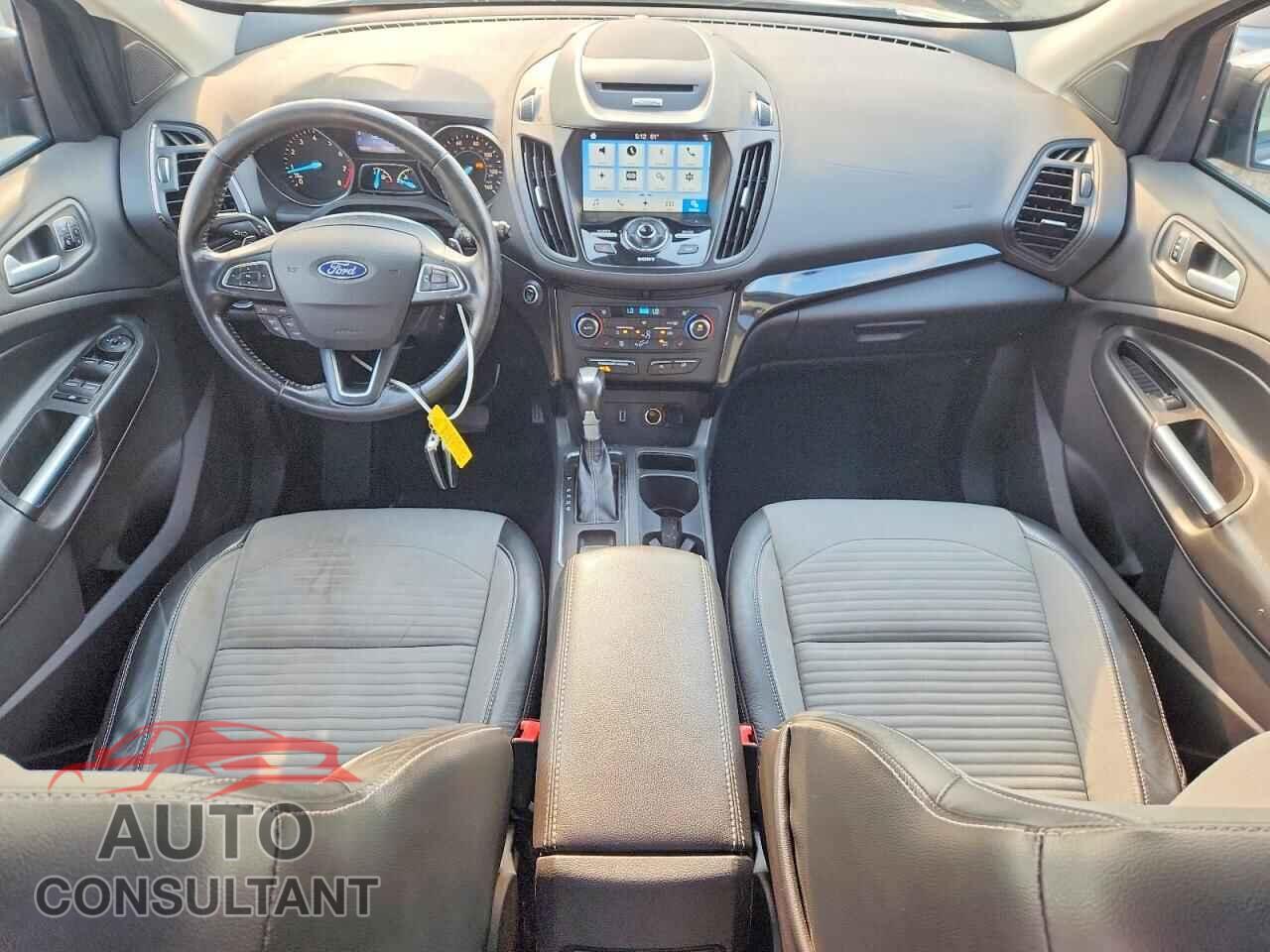 FORD ESCAPE 2017 - 1FMCU0JD5HUB14871