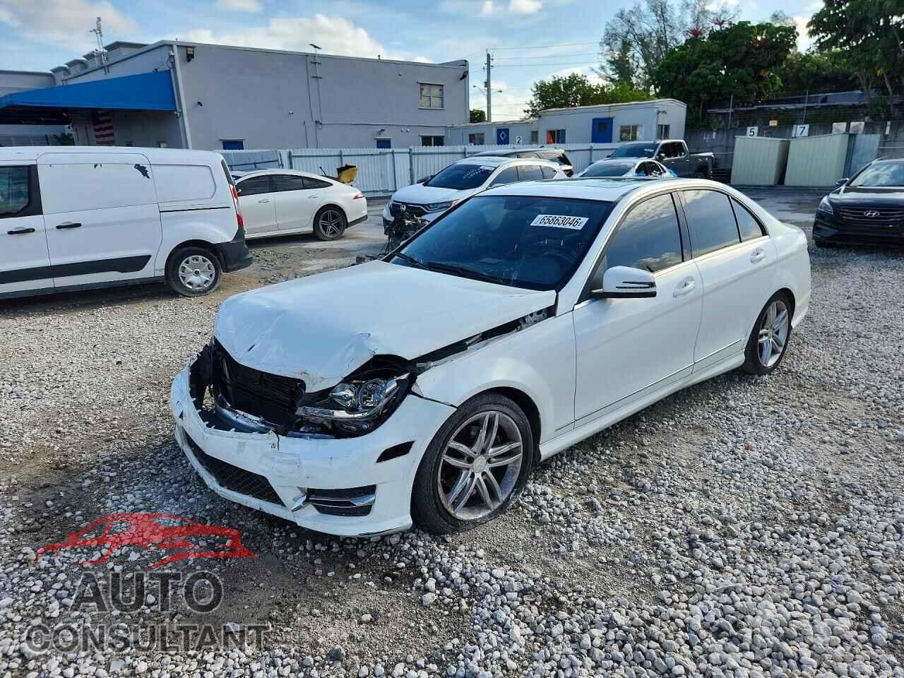MERCEDES-BENZ C-CLASS 2013 - WDDGF4HB8DR270062