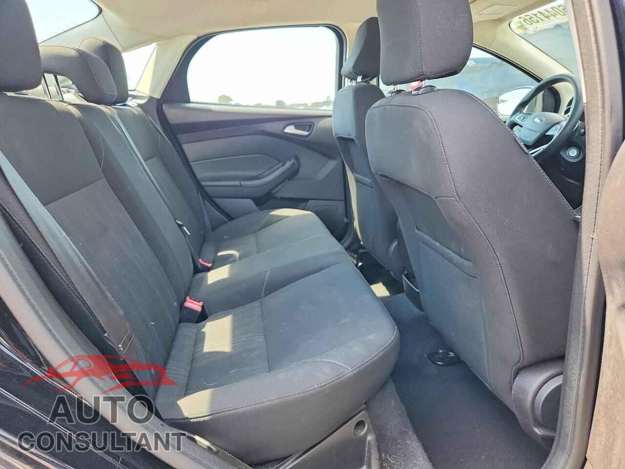FORD FOCUS 2016 - 1FADP3F2XGL300926