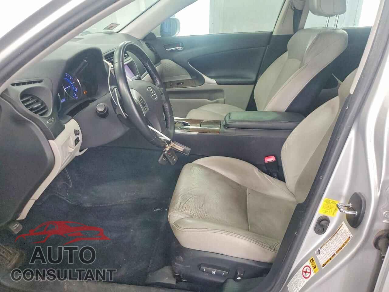 LEXUS IS 2011 - JTHBF5C23B5156670