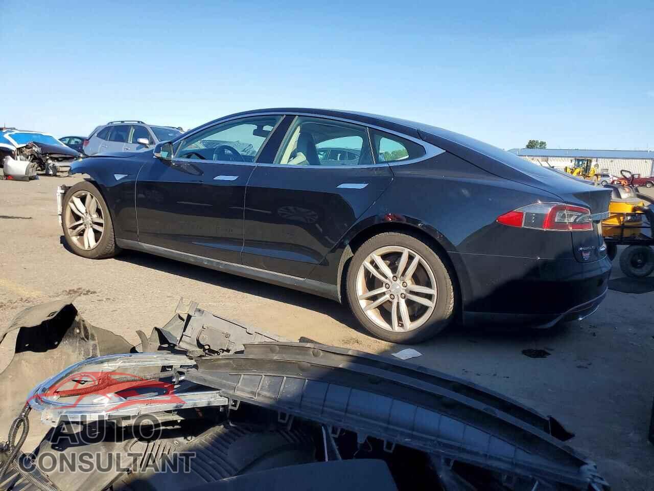 TESLA MODEL S 2014 - 5YJSA1H19EFP52314