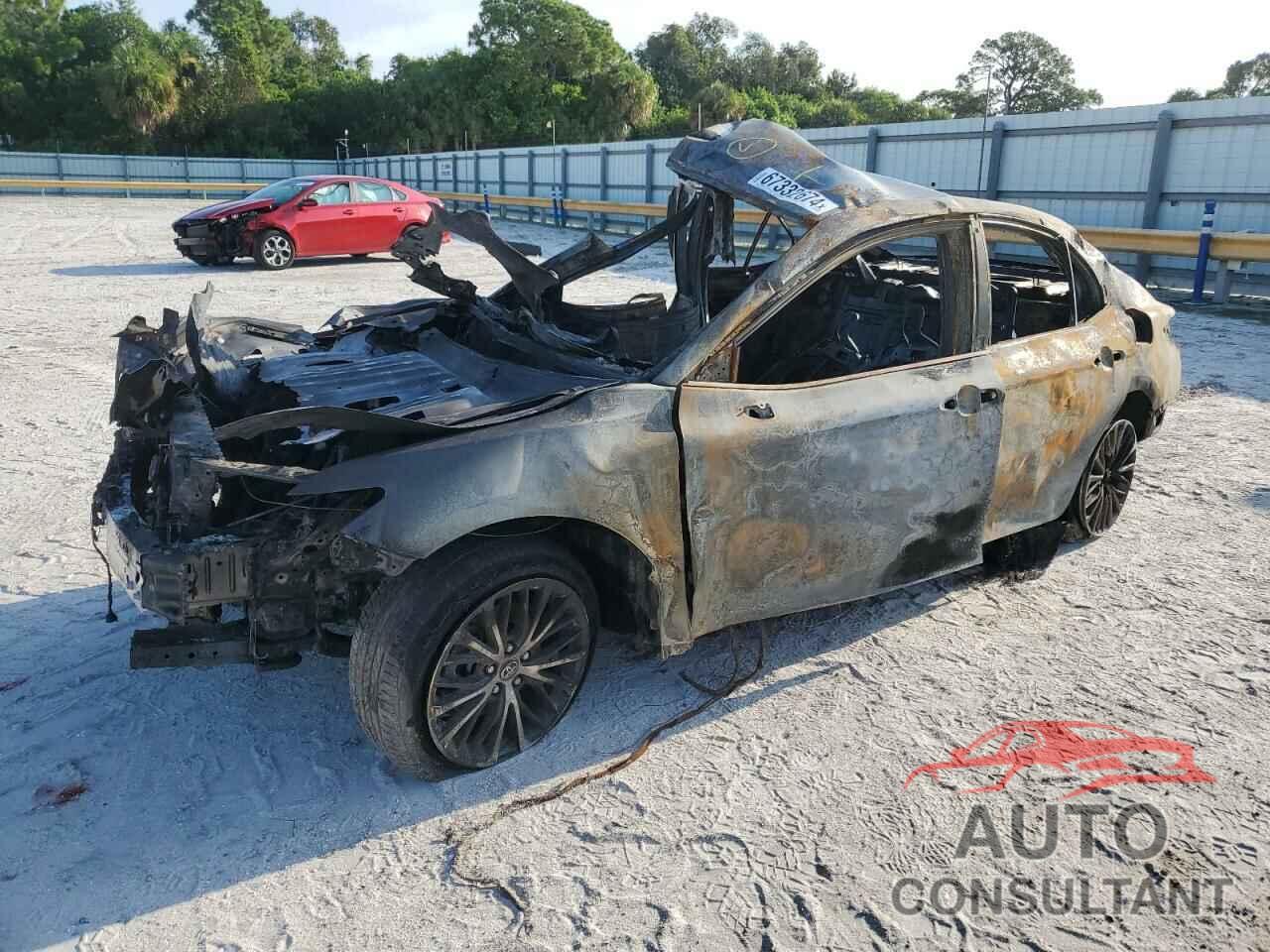 TOYOTA CAMRY 2018 - 4T1B11HK1JU115309