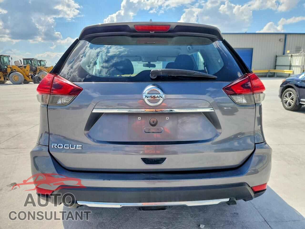 NISSAN ROGUE 2017 - KNMAT2MT4HP569092