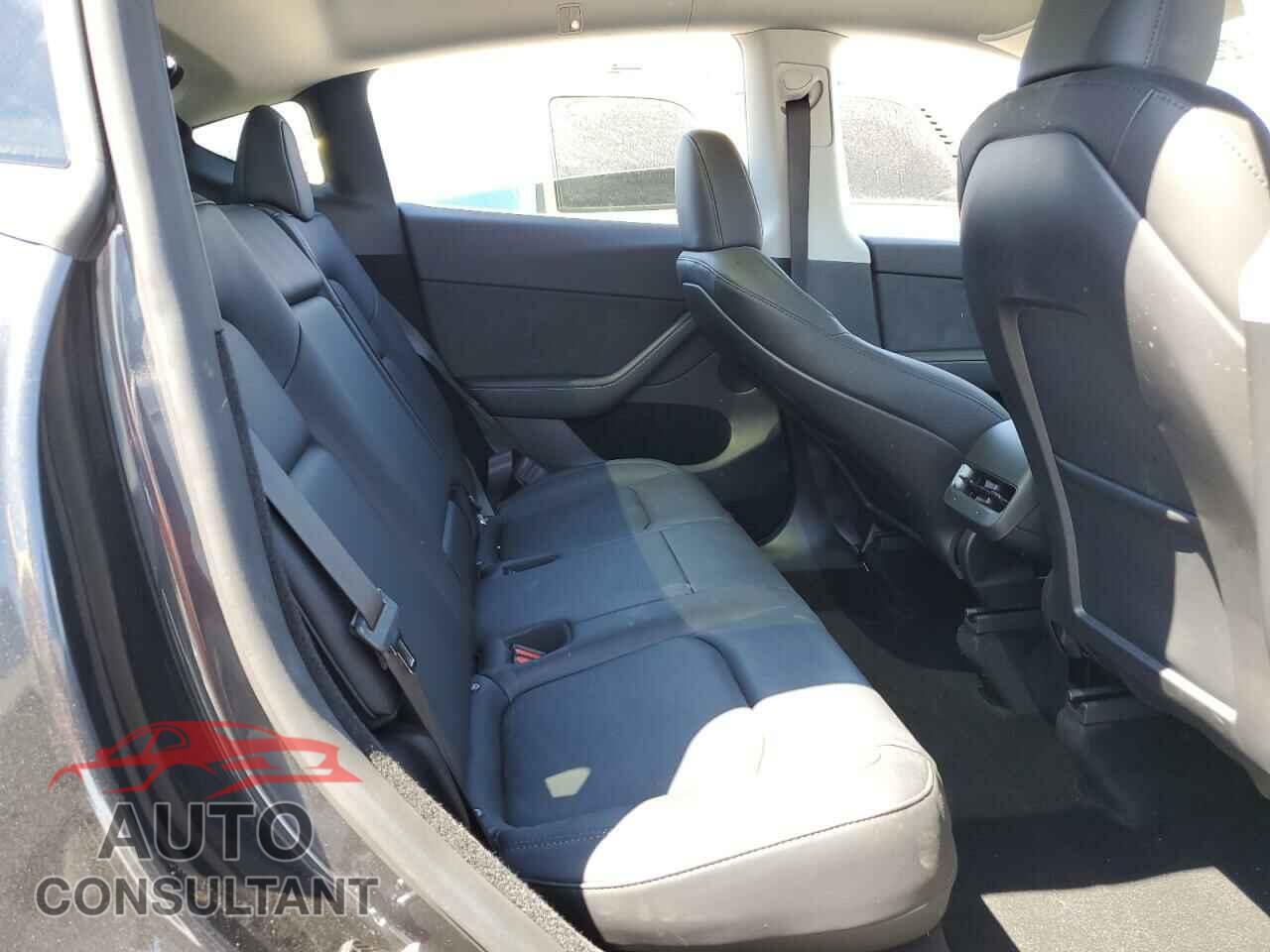 TESLA MODEL Y 2024 - 7SAYGDEEXRF032174