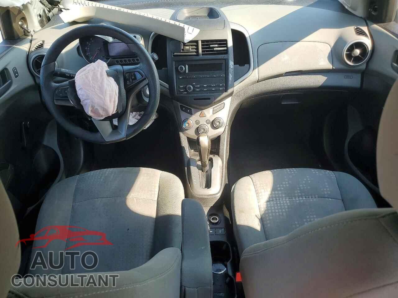 CHEVROLET SONIC 2015 - 1G1JA5SH6F4138301