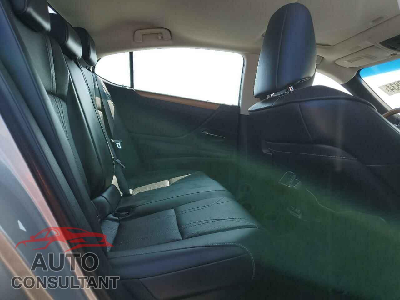 LEXUS ES300 2019 - JTHB21B17K2012151