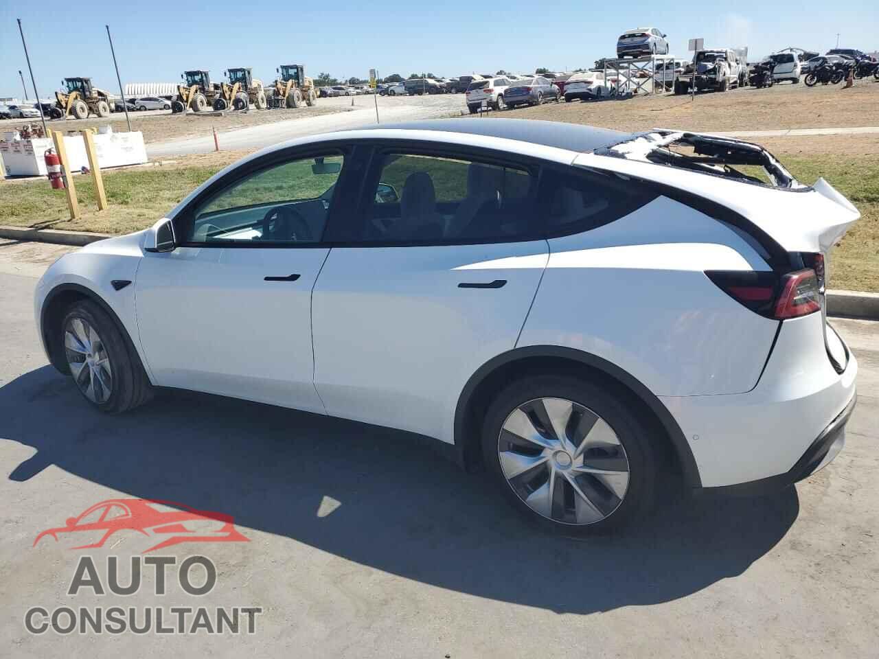 TESLA MODEL Y 2021 - 5YJYGAEE9MF281117