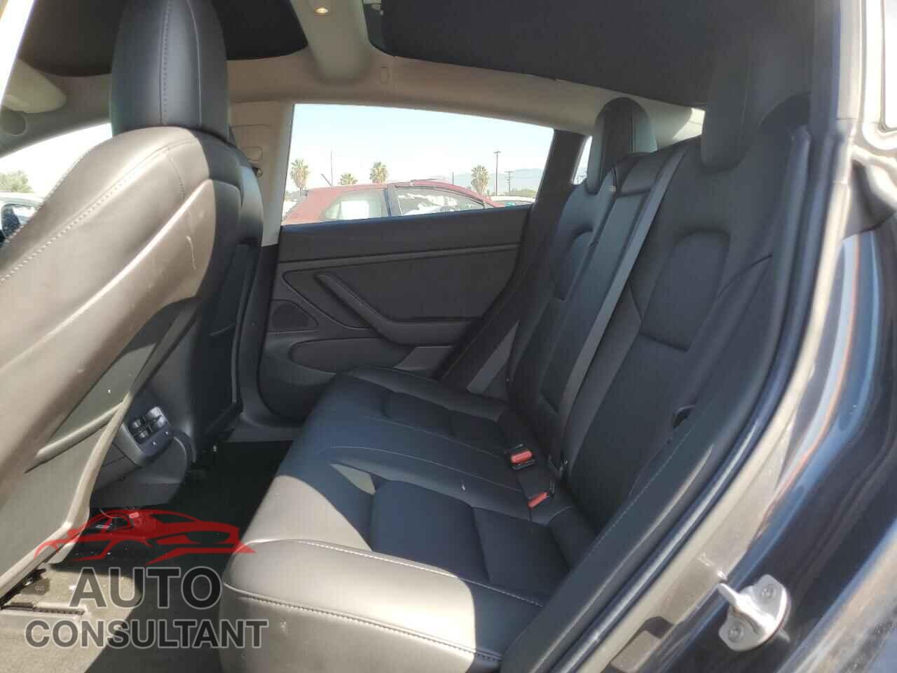 TESLA MODEL 3 2018 - 5YJ3E1EA5JF052829
