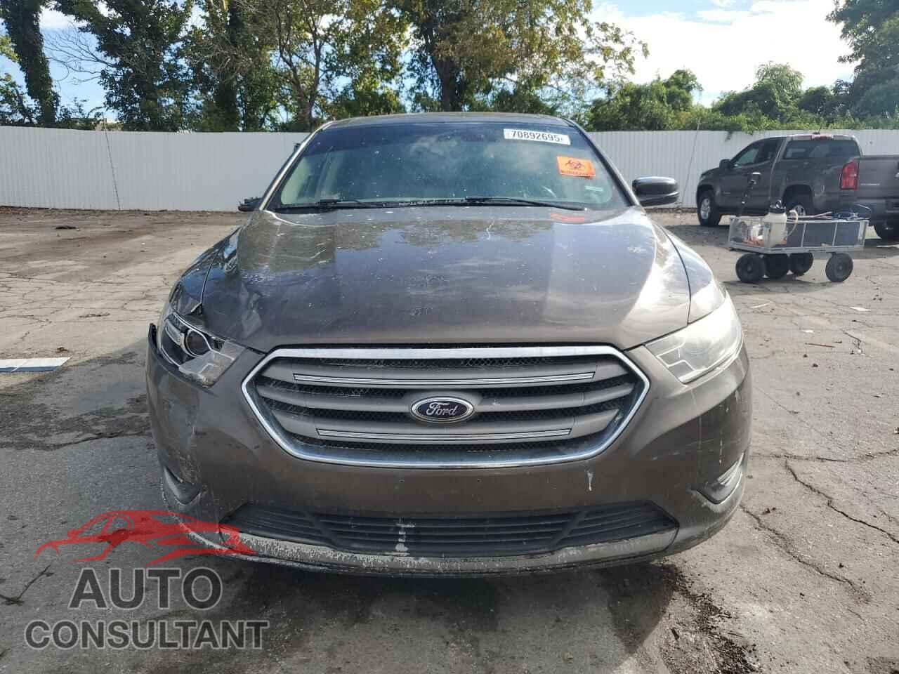 FORD TAURUS 2015 - 1FAHP2E82FG156975